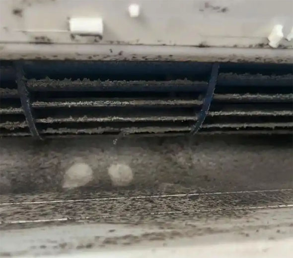 姚安空调吹的风有股烧焦味是怎么回事